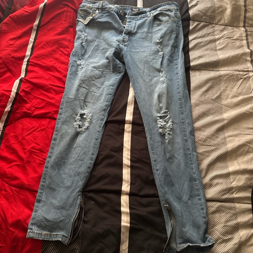 Stylish Blue Distressed Men’s Jeans